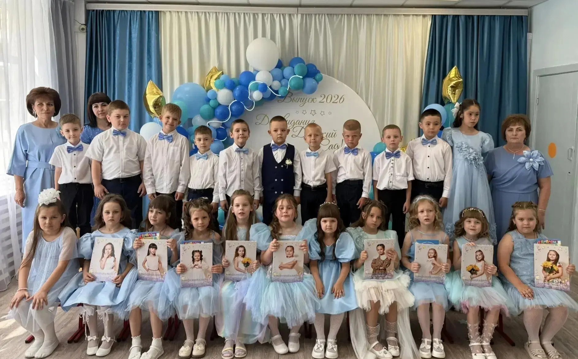 ✨✨✨Прощай, детский сад!🎓

Воспитанники группы "Крепыши" попрощались с детским садом. Перед ними  но
