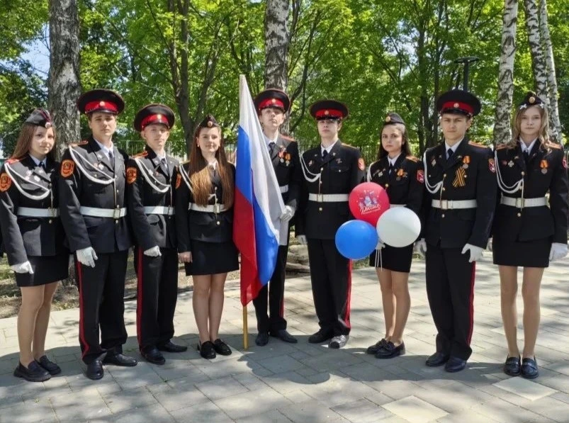 Обучающиеся образовательных организаций округа активно подключились к реализации акции «Флаги России