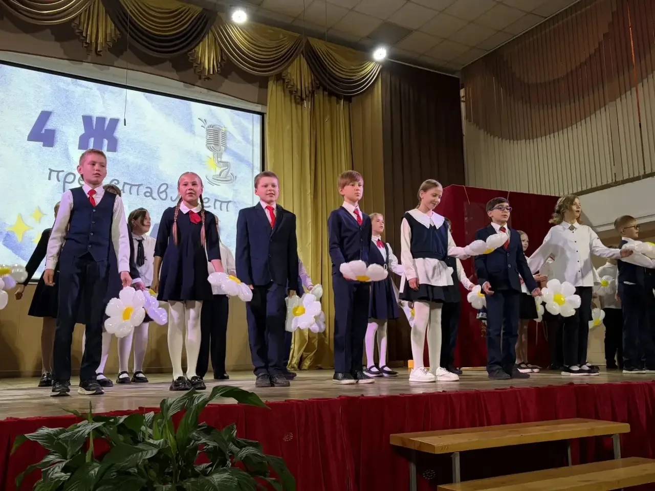 🎓✨ ПОСЛЕДНИЙ ЗВОНОК В 4-Х КЛАССАХ! ✨🎓  Вчера в нашей гимназии прошёл трогательный и радостный праздн
