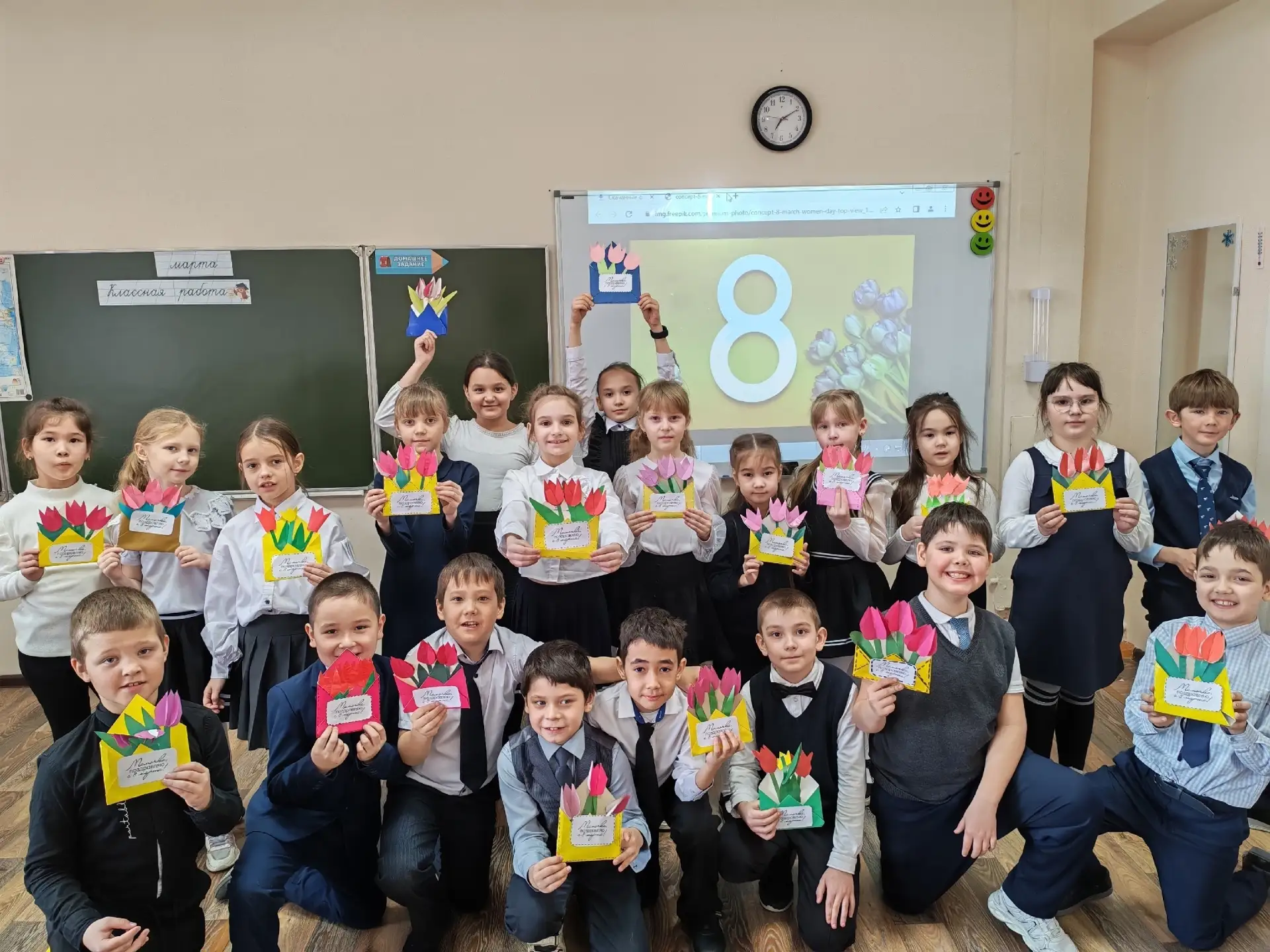 💐 8 марта- Международный женский день.  🇷🇺🌷В современной России Международный женский день остается 