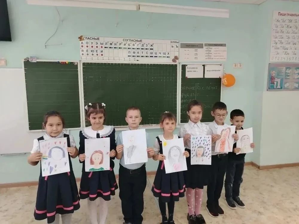 💥Ученики 1 "В" класса присоединились к акции "Моя мама - мой супергерой" и провели конкурс рисунков 