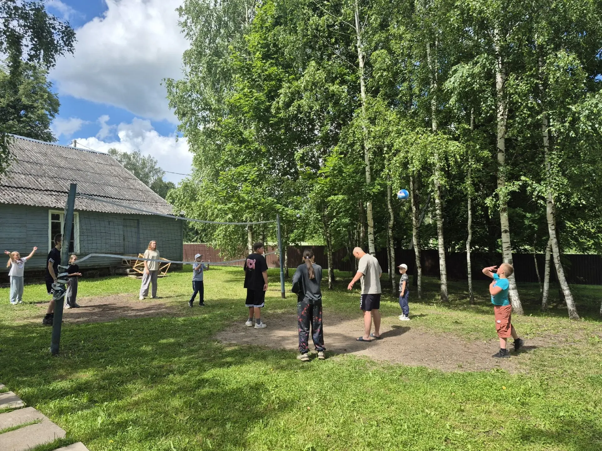 Как здорово и весело мы проводим время в нашем летнем лагере "Солнышко"! ☀️🌳