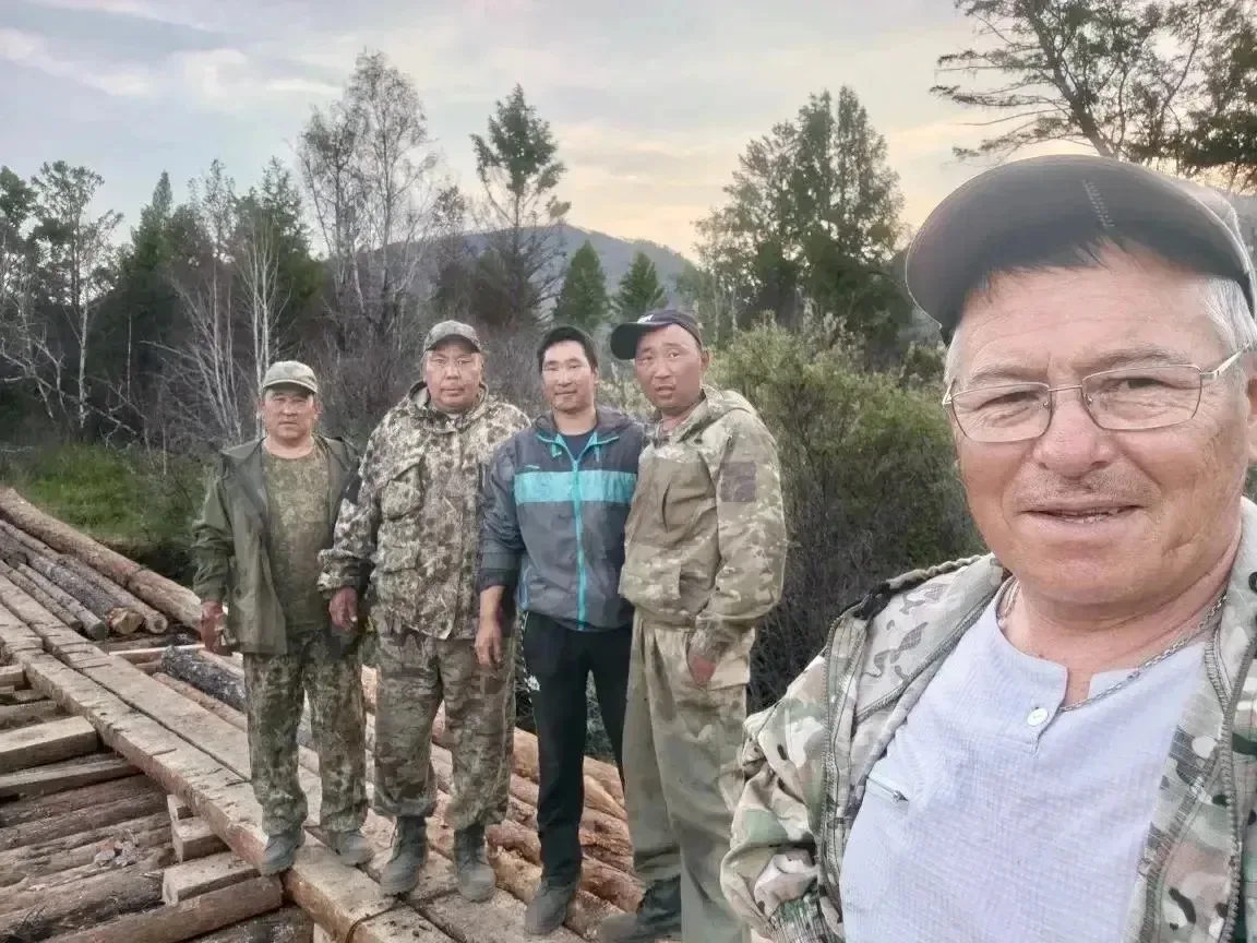 📣Восстановили 
сгоревший мост 

через реку 
Улан-Бурга⬇️

текущую у подножия 
Аргадинского хребта

