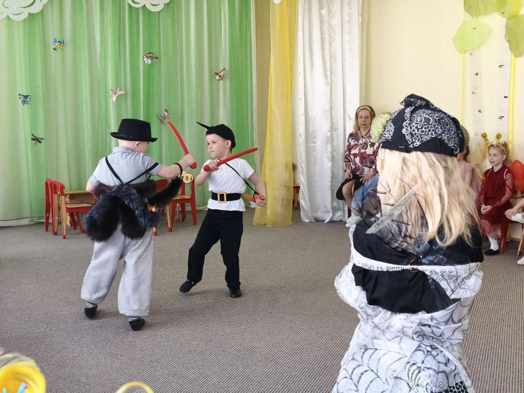 В старшей группе "Знайки" дошкольного отделения "Малыш" прошёл яркий и запоминающийся утренник по мо
