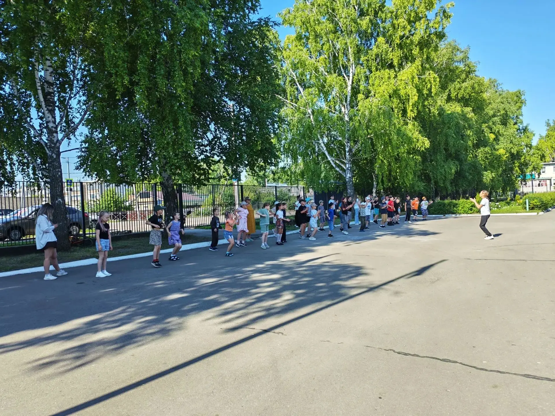 ☀️ Сегодня, 15 июня, в нашем летнем оздоровительном пришкольном лагере прошёл День соседей! 🎉

Нача