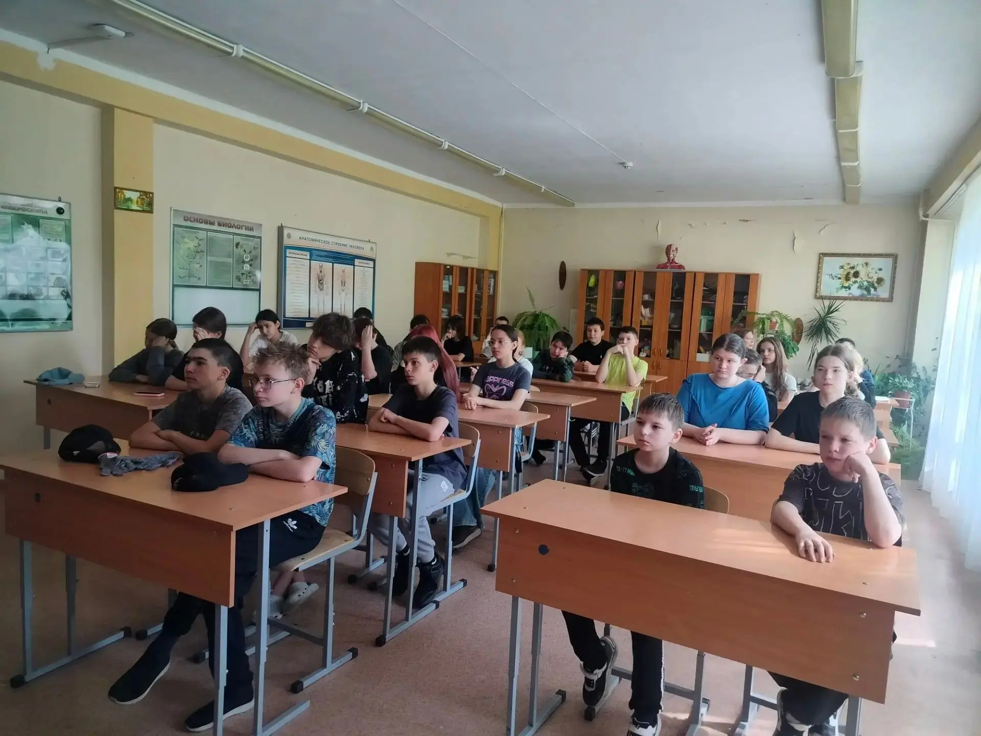 Школа №19 города Набережные Челны присоединилась к республиканской акции «Реквием», приуроченной ко 