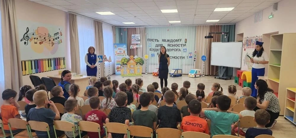 «Дорога безопасности: в детском саду "Волшебный замок" прошла встреча с начальником отд...