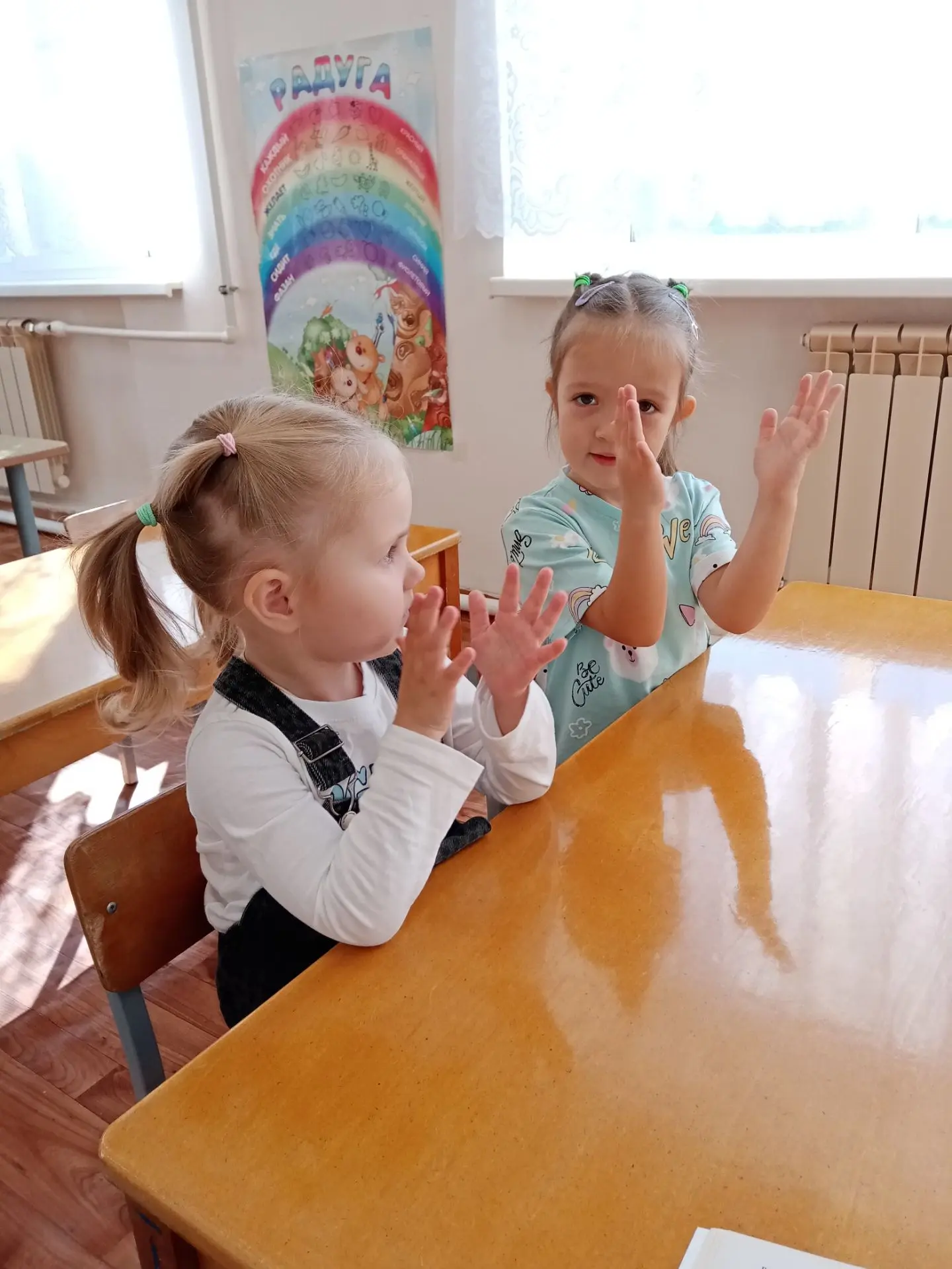 Сегодня в младшей группе прошло занятие по развитию речи:"Фрукты". Формировали умение о...