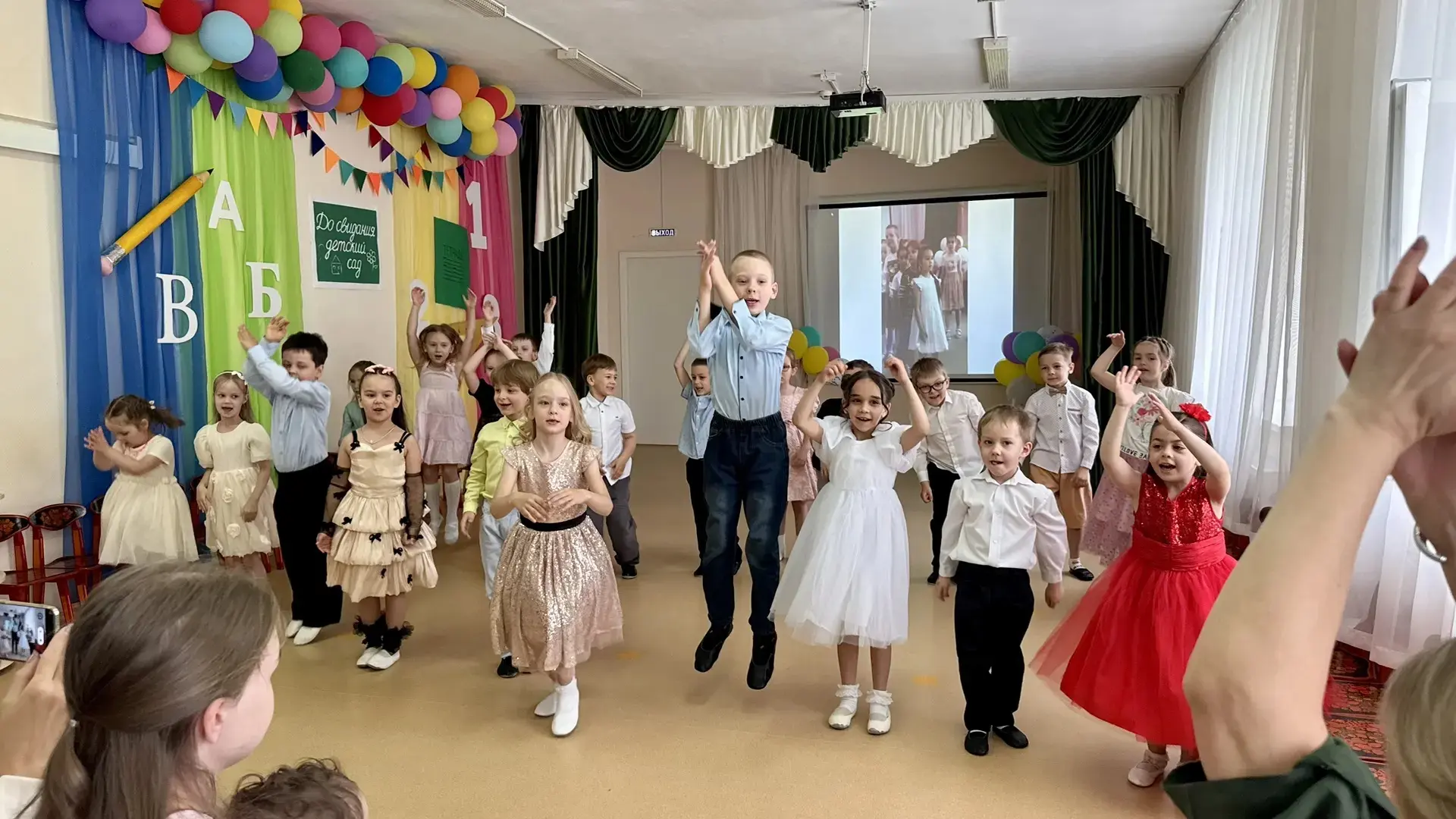 ✨ Сегодня в группе «Дружные ребята» состоялся особенный праздник — выпускной! ✨