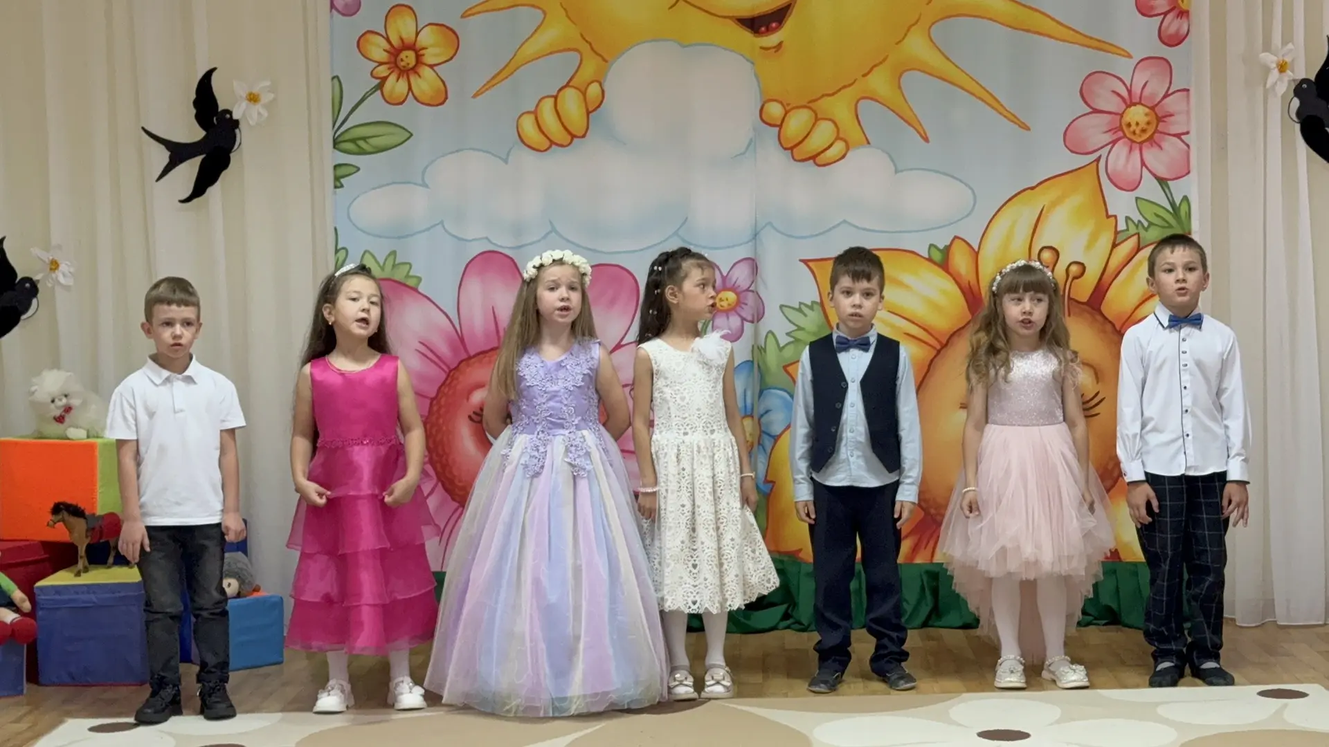 Праздник «Ура, мы выросли!» 🎉