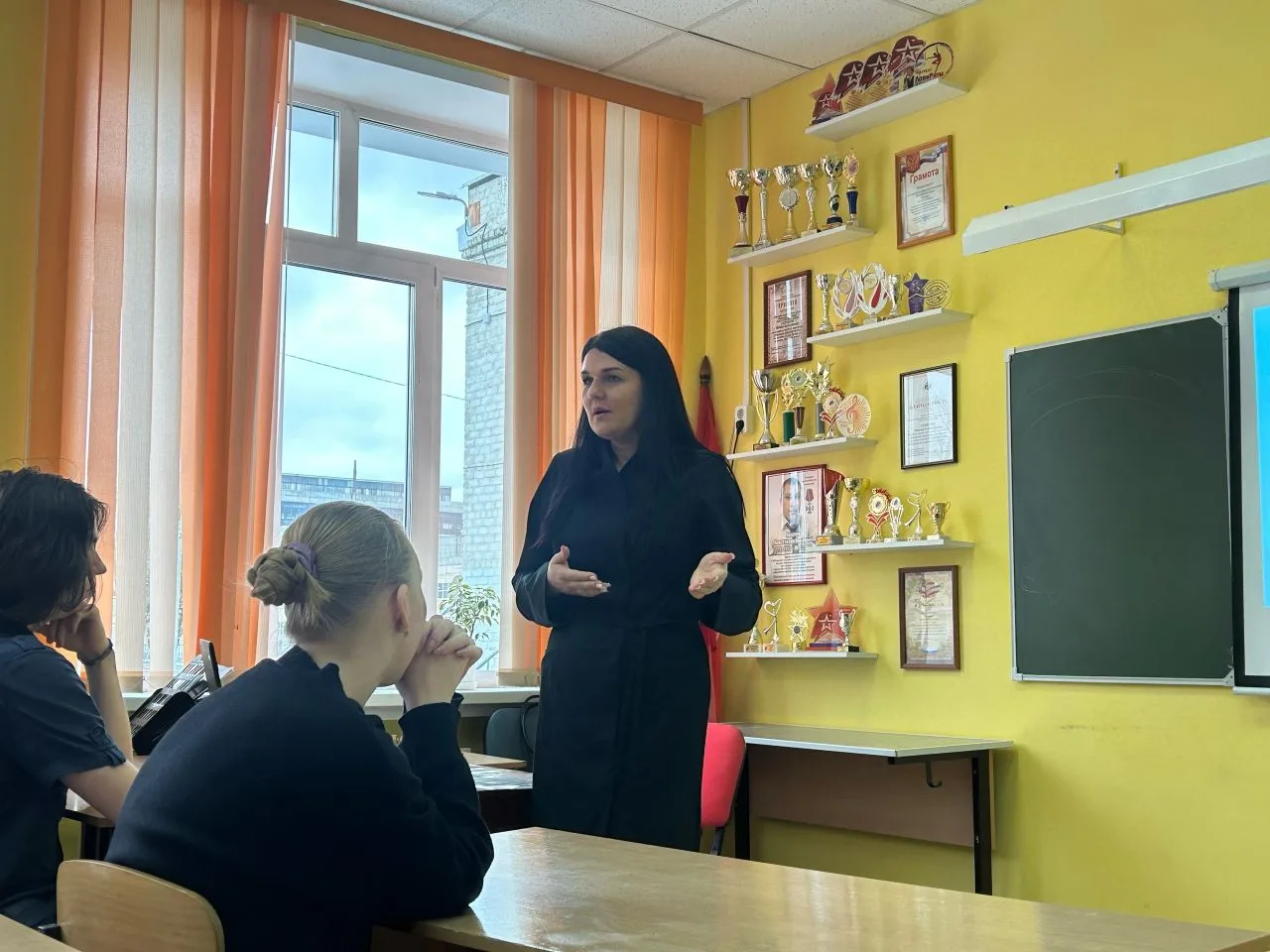 Куда поступать? Выпускники встретились с представителем ВятГУ 🎓  Выбор будущей профессии — шаг ответ