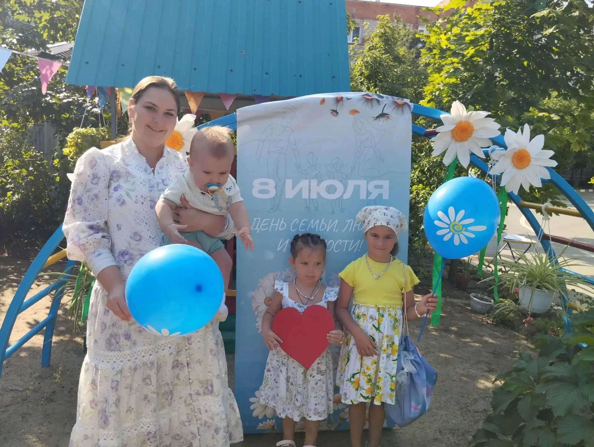 В мире есть праздники, которые согревают душу и напоминают о самом главном. Один из таких — День сем