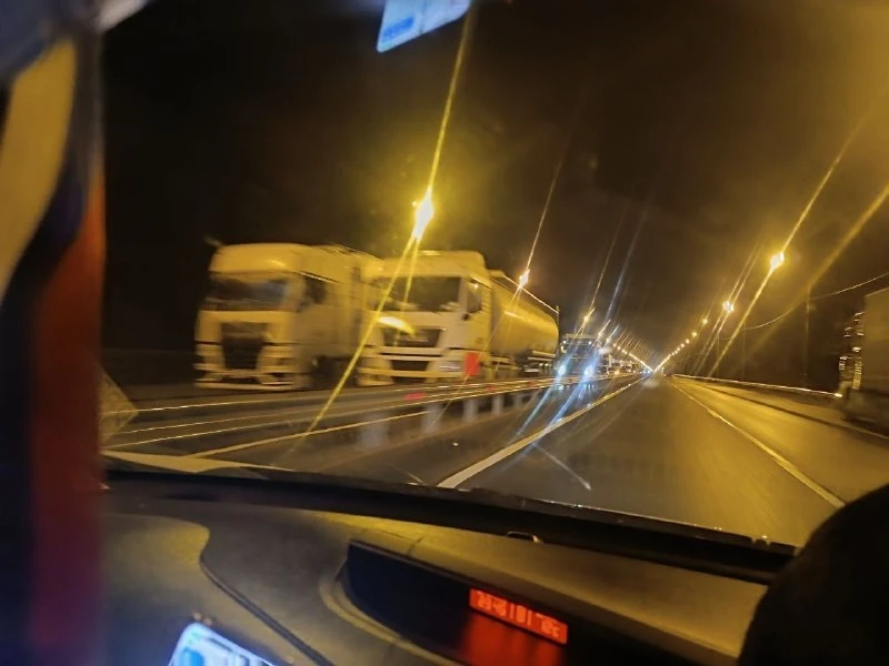 🚗 На 123-м километре М10 перекрыли трассу в сторону Москвы