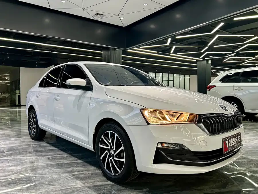 🇨🇳 Skoda Rapid 1.5L Automatic Comfort Edition
