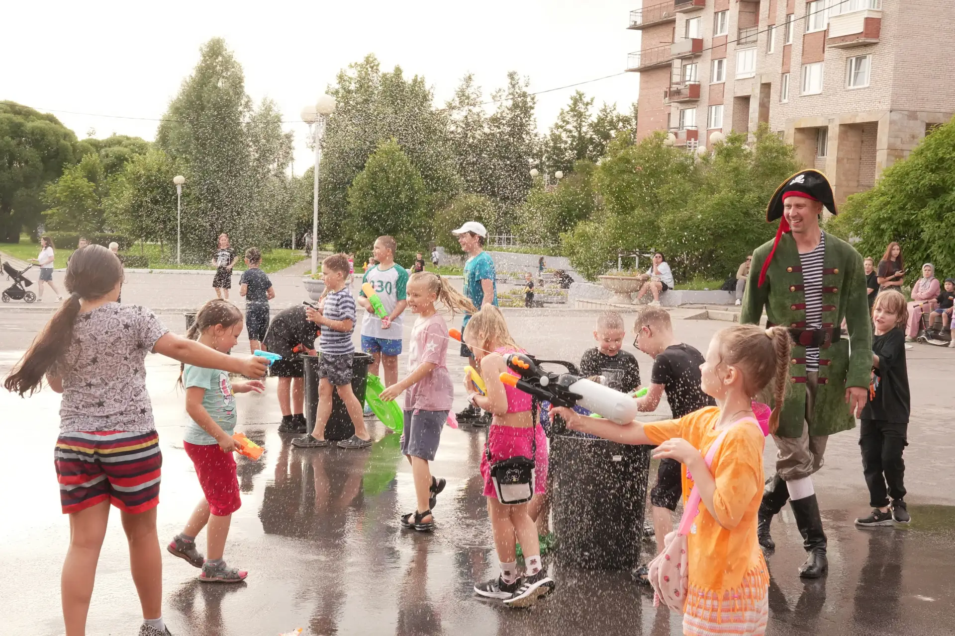 Отрадное на Неве | Никольское | Санкт-Петербург🏡

Никто не уйдёт сухим! 💙 
 
Сегодня на площади у 