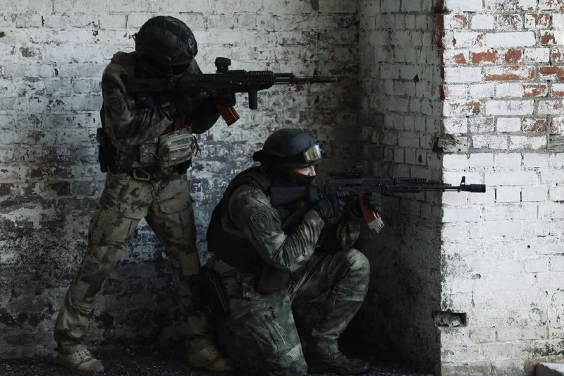 Бойцы «Града» отработали бой в темноте.