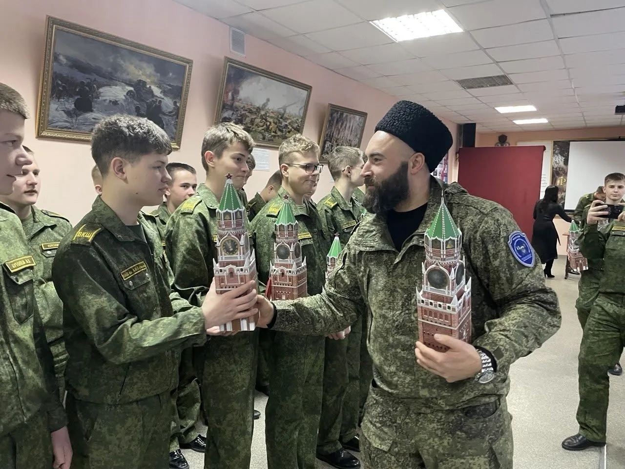 В гости к кадетам МБОУ ВКШ им.А.В.Суворова приходили: директор Центра патриотического и...