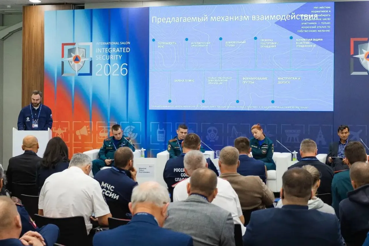 ⚡️ В Казани обсудили совершенствование взаимодействия добровольцев и МЧС России