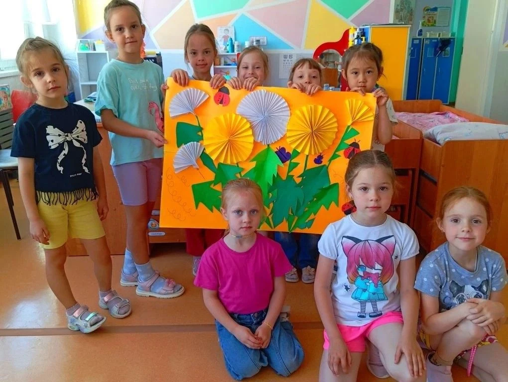 🌸 ДЕНЬ ЦВЕТОВ 🌸

Сегодня в нашей группе царила настоящая цветочная атмосфера! Мы посвятили целый д