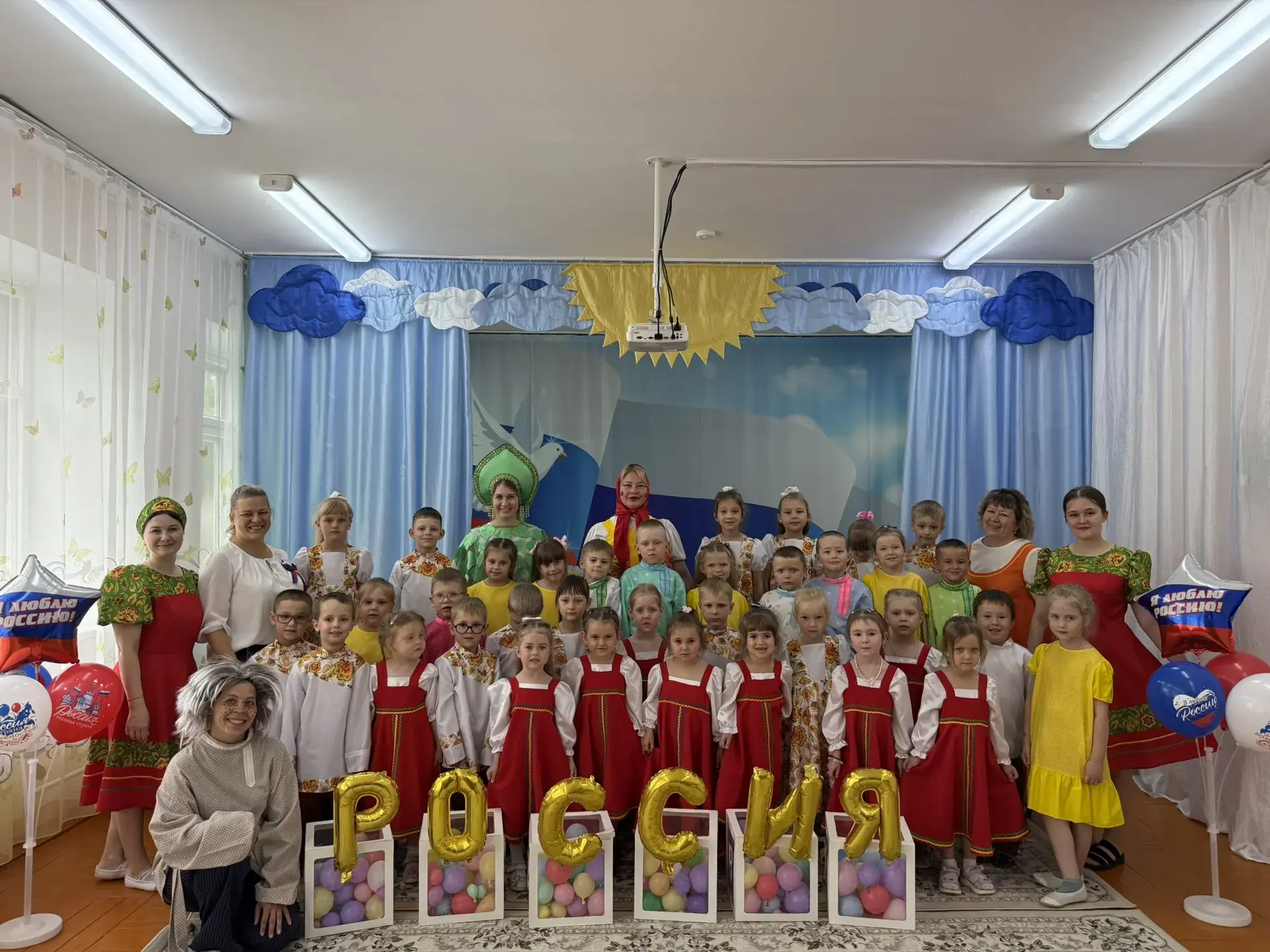 💫 Всероссийская акция «#РодинойГоржусь»
🇷🇺12 июня отмечается День России!
✨Игра по станциям «Коды