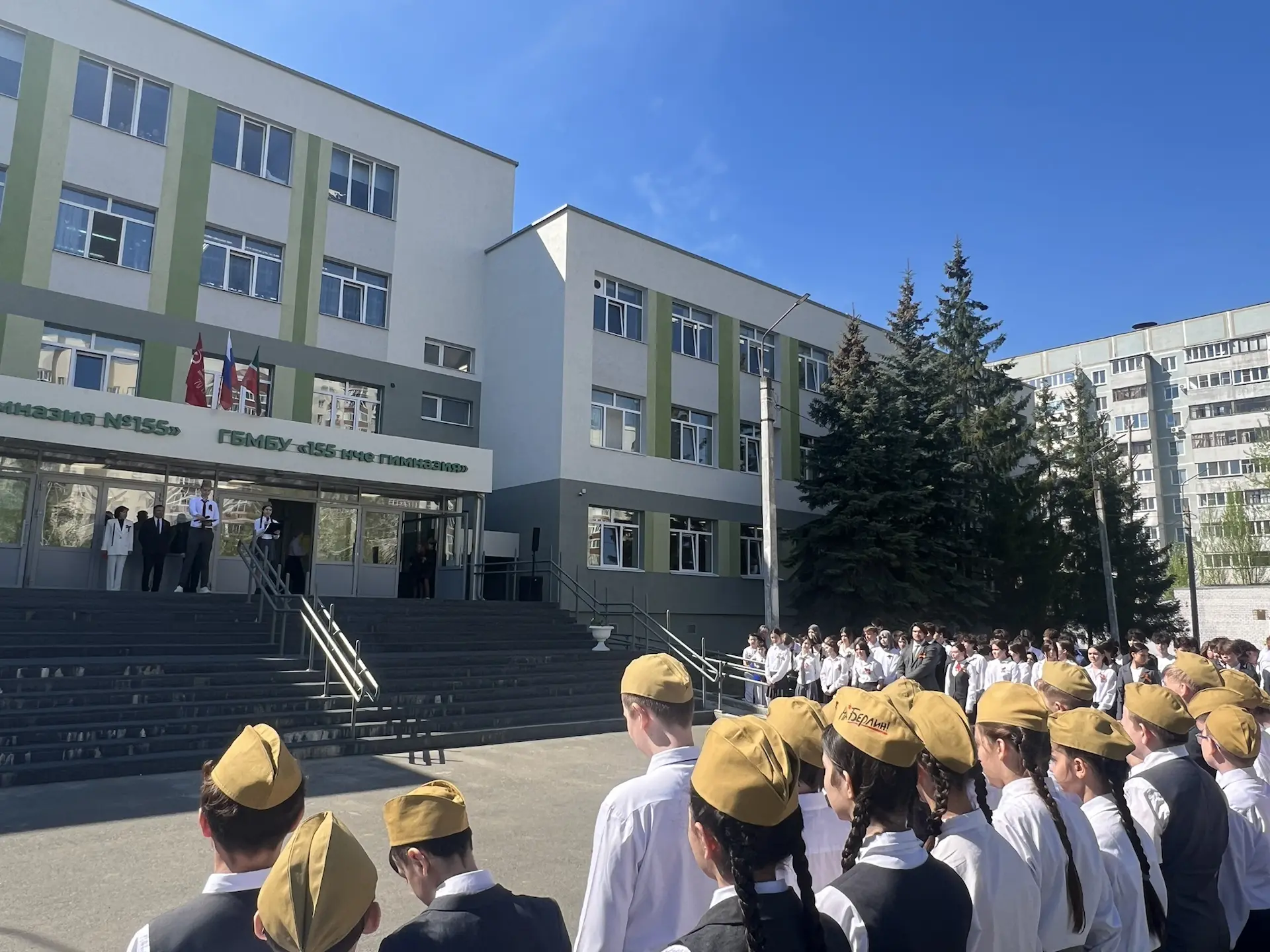 🎖️ В преддверии 81-й годовщины Великой Победы в нашей гимназии прошла торжественная линейка, объедин