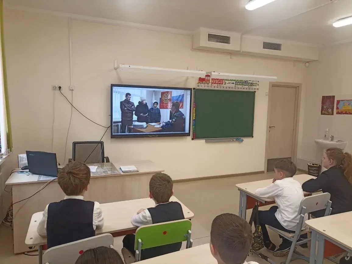 В преддверии весенних каникул 27.03.3026 г. в начальной школе МАОУ "Школа №10" прошли Уроки безопасн