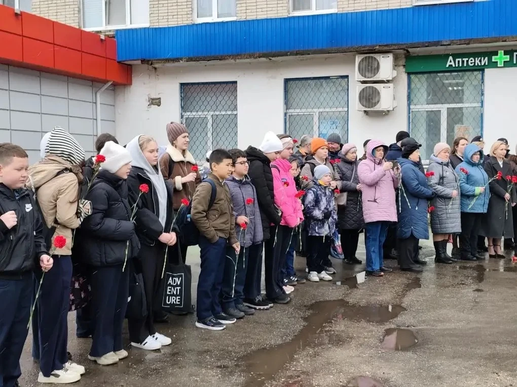 ✨ Пятиклассники почтили память героев-ликвидаторов ✨  24 апреля наши пятиклассники приняли участие в