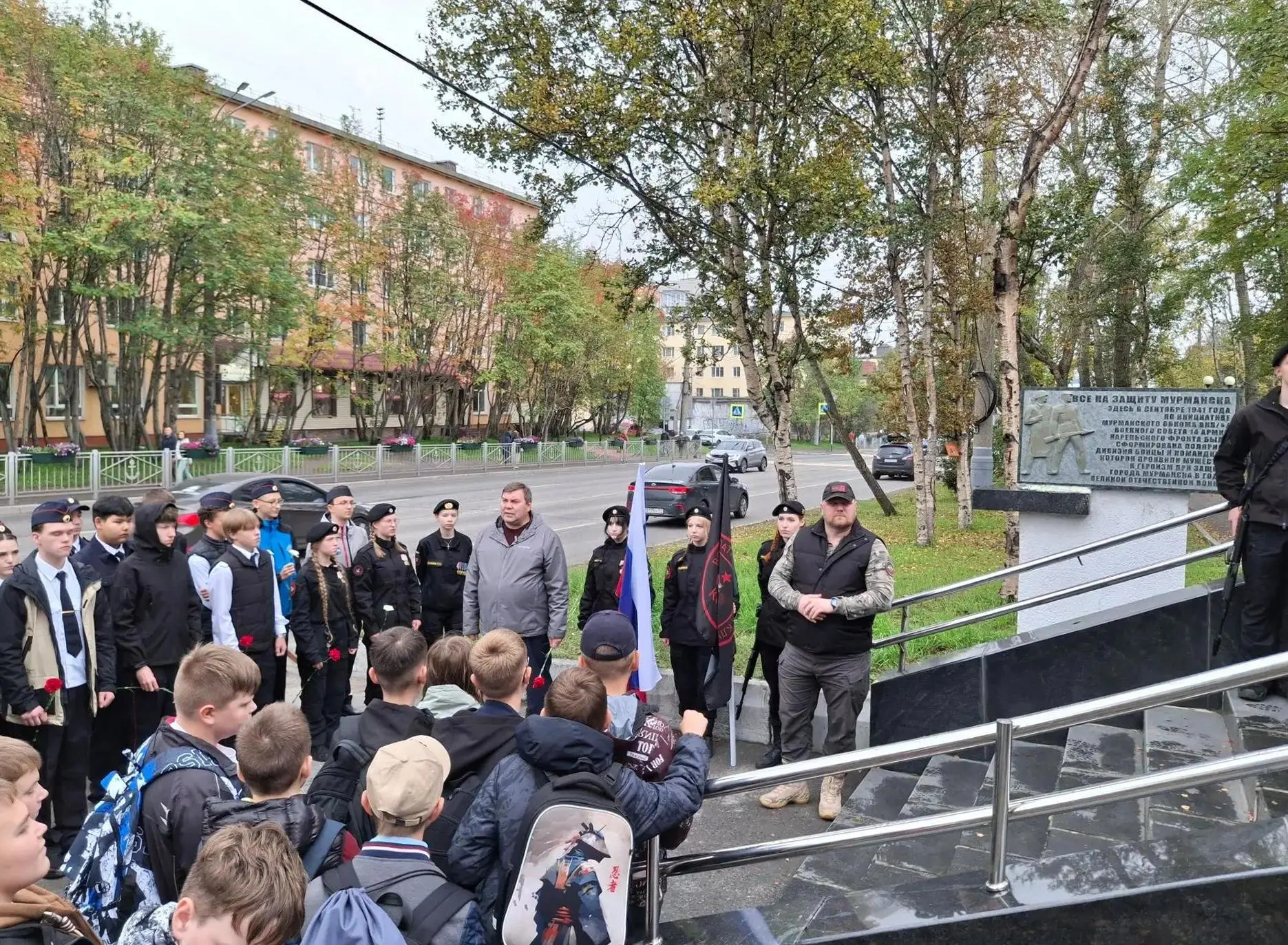 Здесь, у стен театра, принимали присягу на верность Родине
