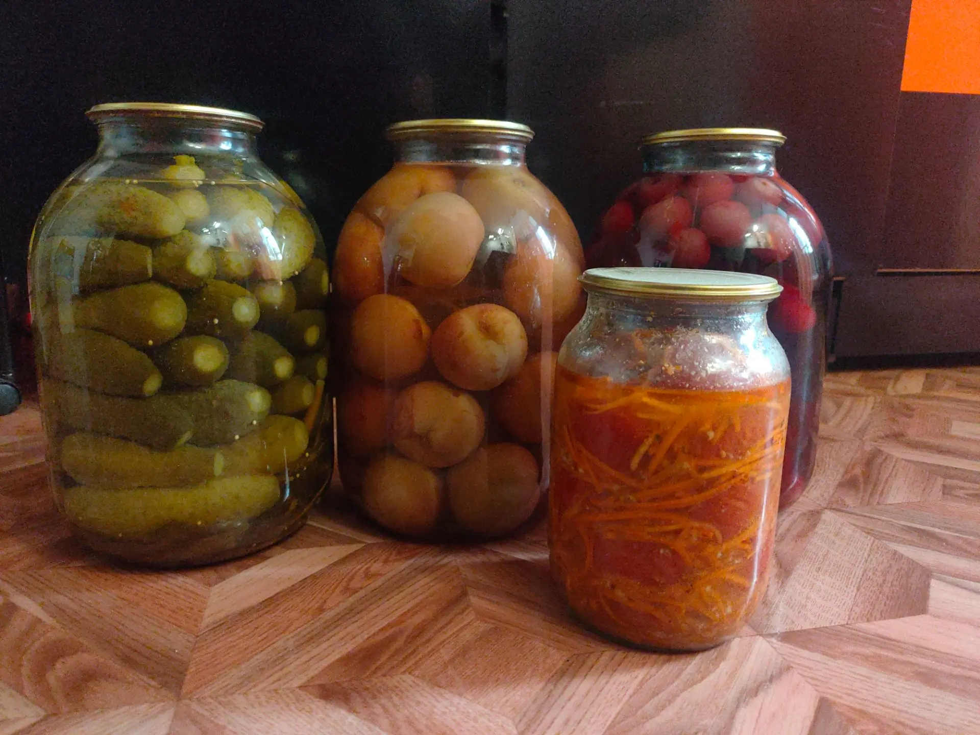 Здравствуйте ,продаю ,сделано все из домашних продуктов,все с огорода.