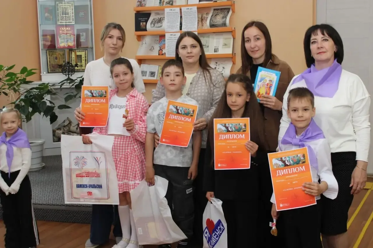 В Пушкинский день России, 6 июня, в Центральной библиотеке города юные читатели из 2г класса Средней