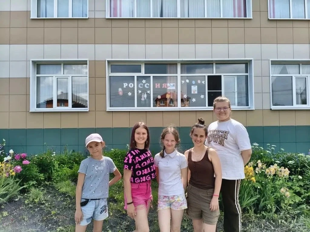 Пришкольный лагерь «Сурское созвездие» активно готовится к празднованию Дня России 🇷🇺          

 