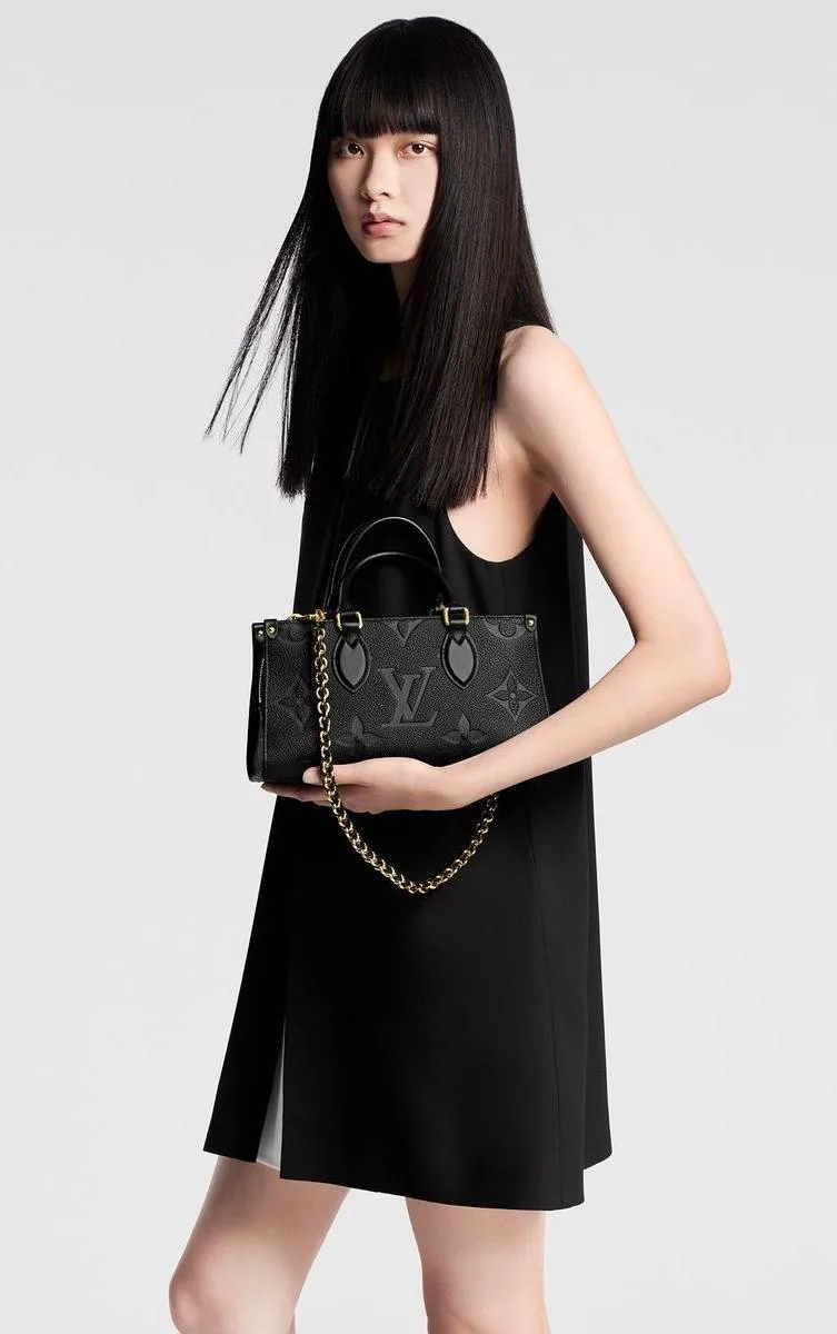 Сумочка LV OnTheGo East West 🖤

Бренд: Louis Vuitton 
Комплект: Пыльник
Состояние: новое, не носила