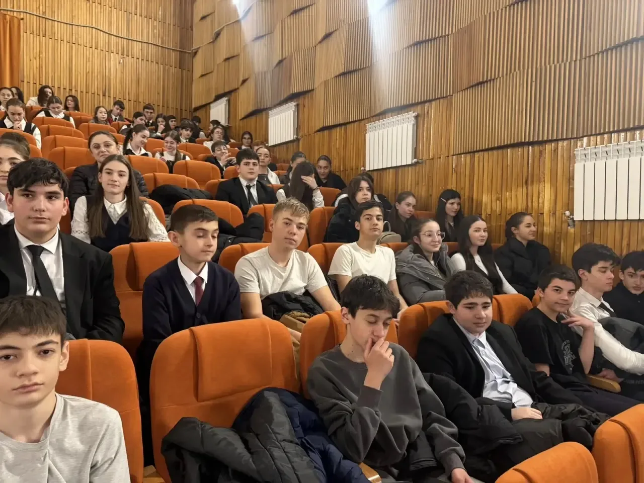 Сегодня, 20 февраля, в стенах Дворца молодежи состоялся важный кинопоказ, приуроченный к воспитатель