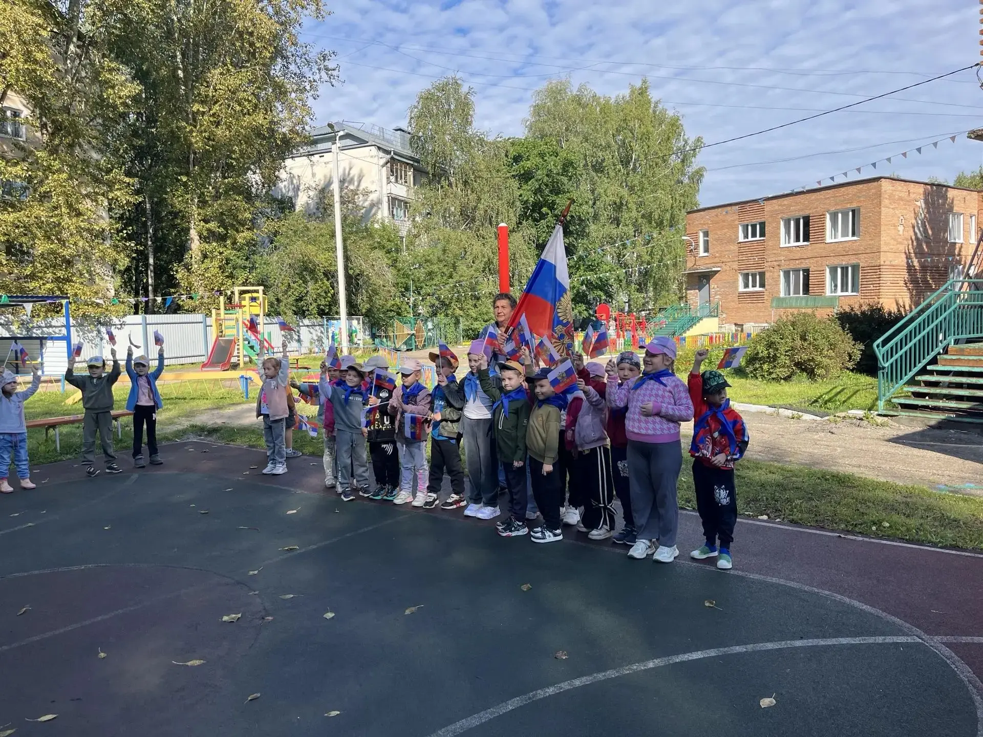 Праздник «День Государственного флага Российской Федерации»: яркие эмоции и важные знания