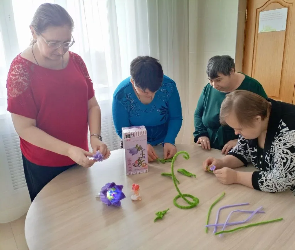 🌸 Участницы кружка декоративно-прикладного творчества создали чудесную поделку к 8 Мар...