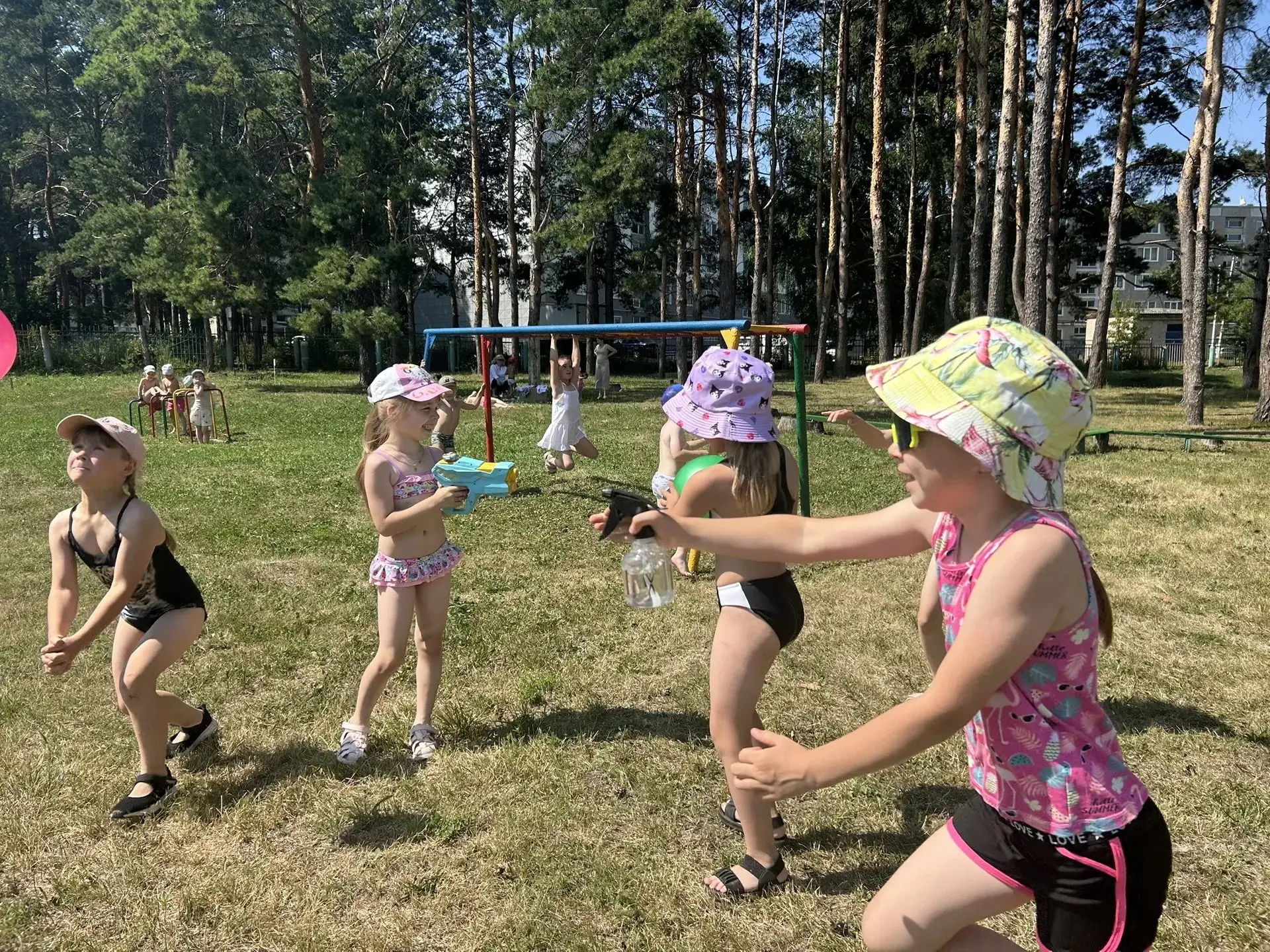 🌞 Лето – время радости и здоровья для детей! 🌳

Летние месяцы – это не только возможность играть н