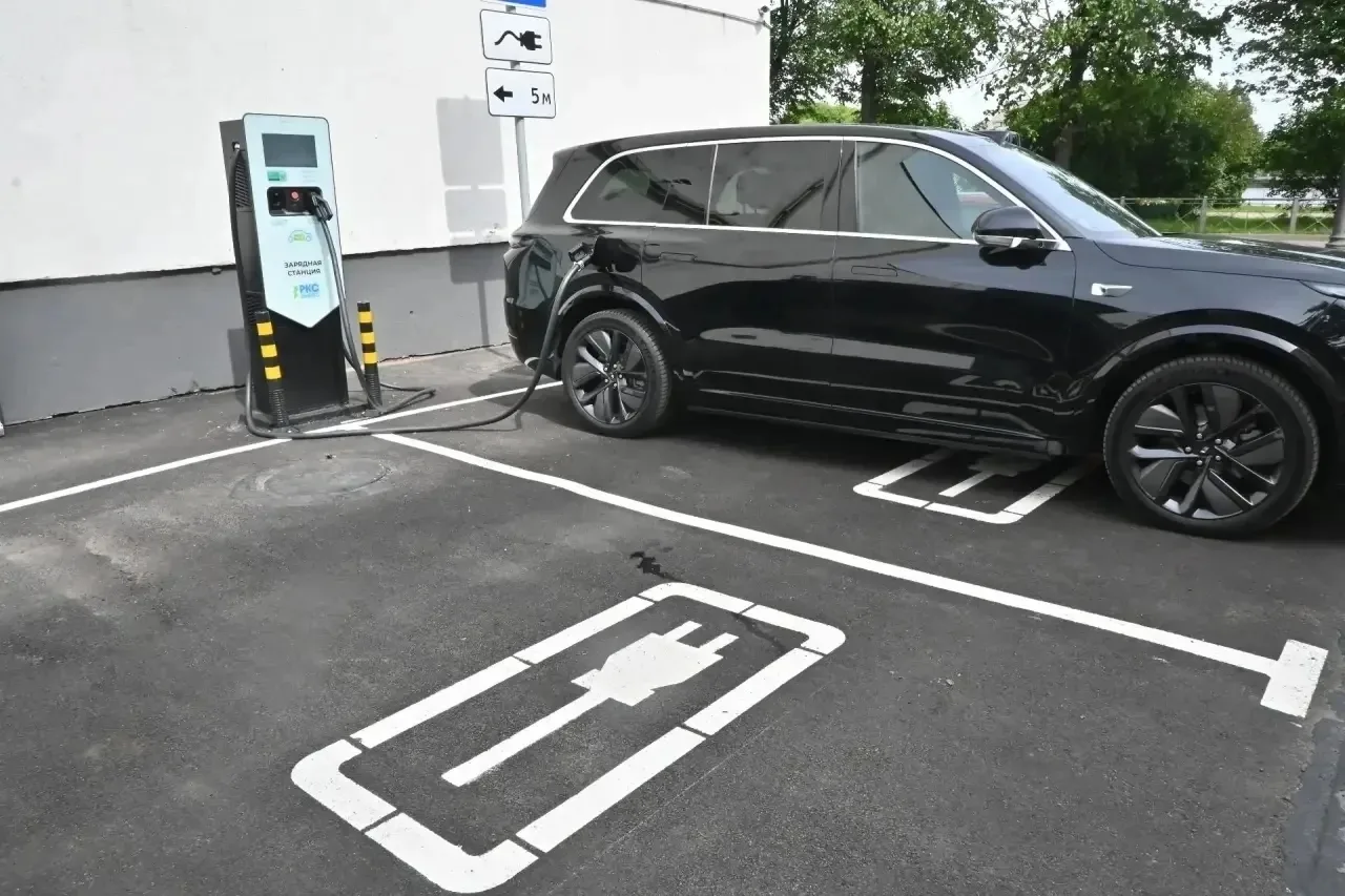🚗В Выборге открыта первая быстрая электрозарядная станция

На Набережной 40-летия ВЛКСМ, д. 5 запус