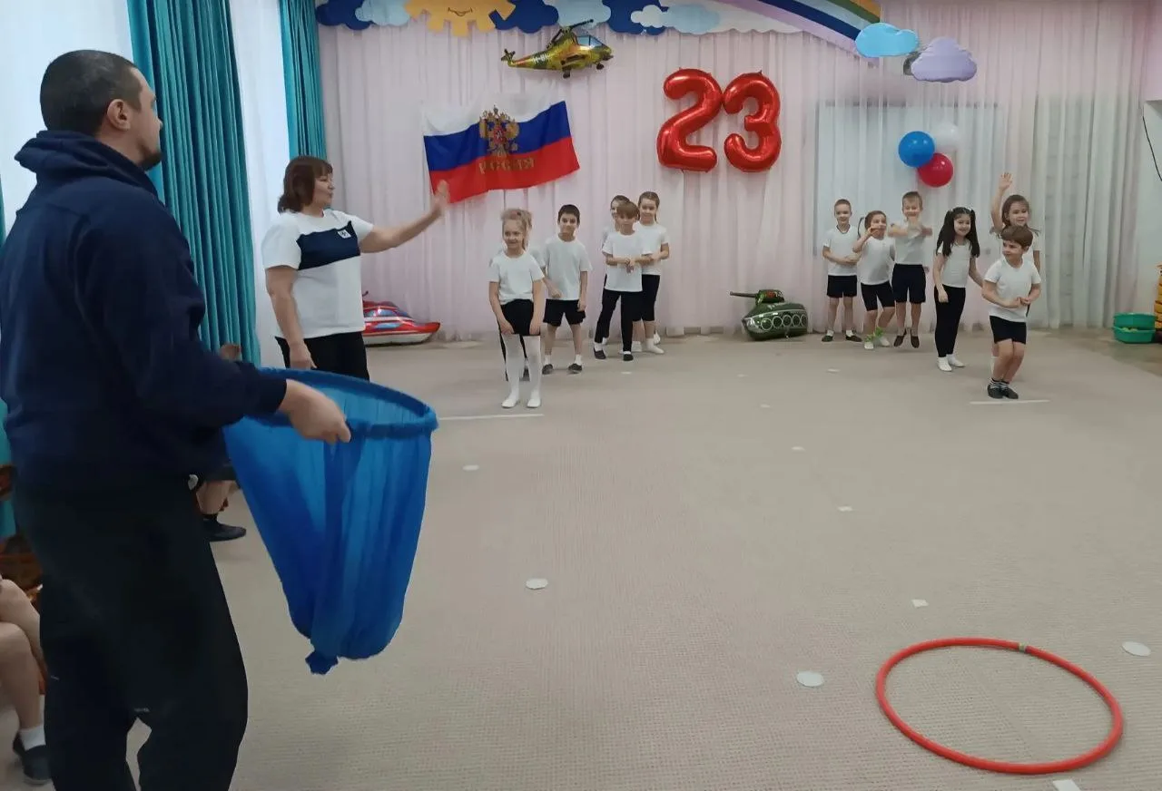 🎉 В нашем дошкольном отделении гимназии прошел замечательный спортивный праздник «Я как папа», посвя
