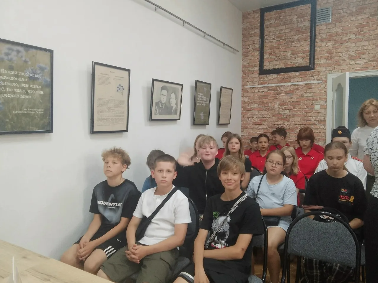 2 июля ученики 6 «Б» класса с классным руководителем Логиновой Д.В. приняли участие в памятной и поз