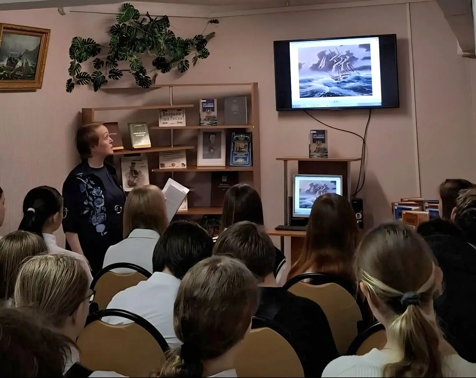 ⚓️ Ветер странствий в стенах библиотеки: как 7А и 7В встретились с историей и морем! 🌊  📚 На этой не