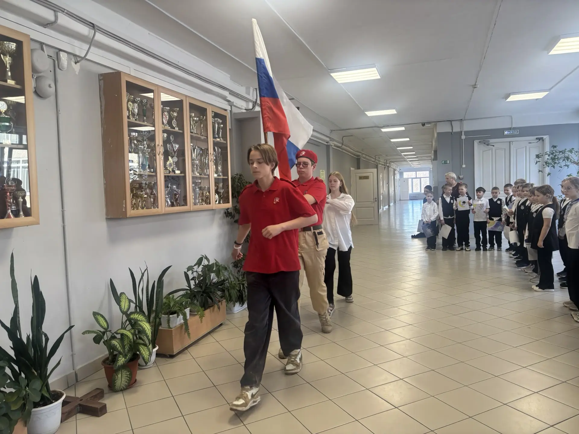 🇷🇺С ДОБРОЙ НЕДЕЛЕЙ, ШКОЛА 🇷🇺  В России День космонавтики — памятная дата с 1995 года.  Космос — это 