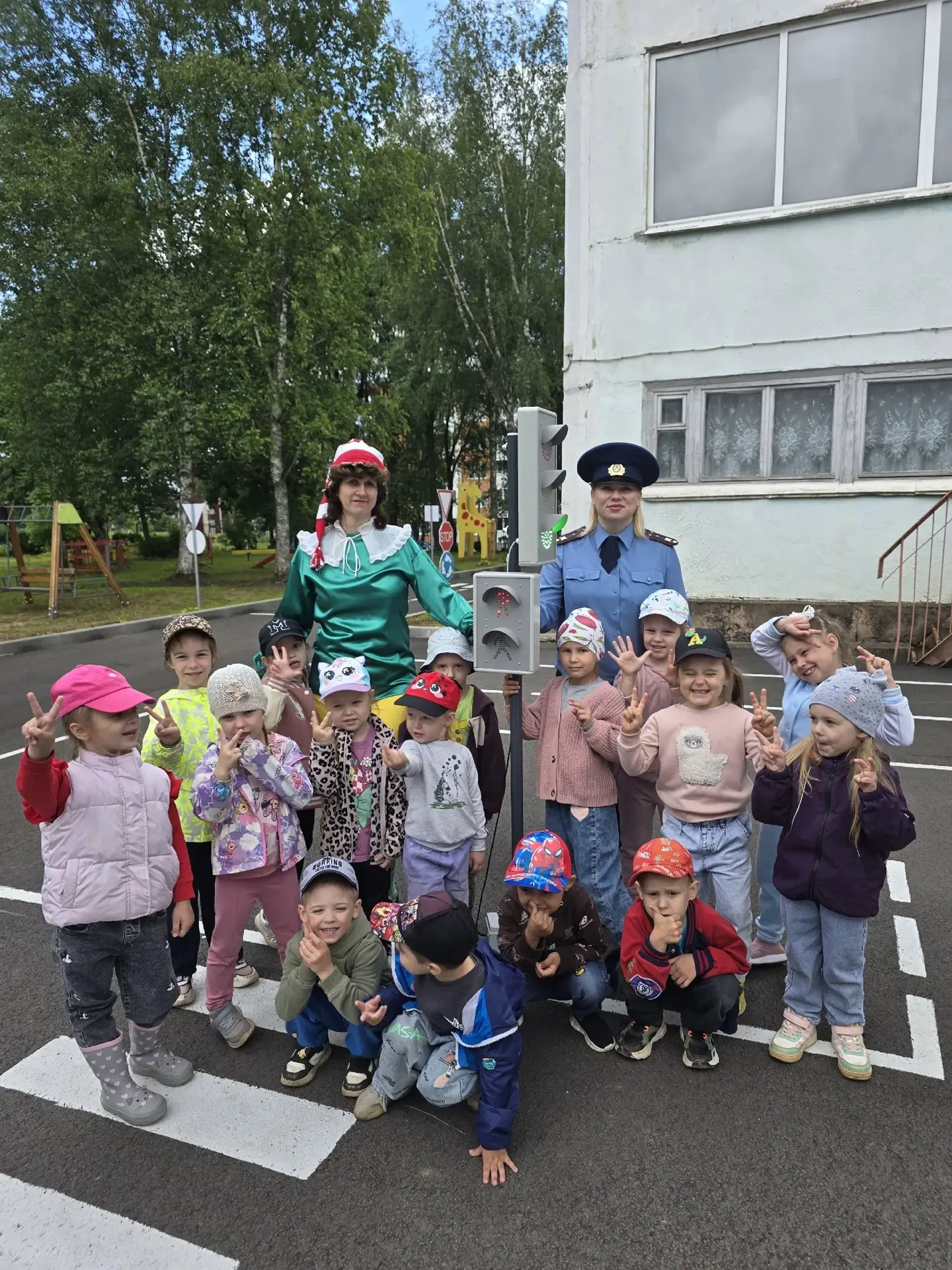 🚦 ПДД в нашем дошкольном отделении 🚸👮‍♂️
Вот и подошла к концу тематическая неделя, посвященная п