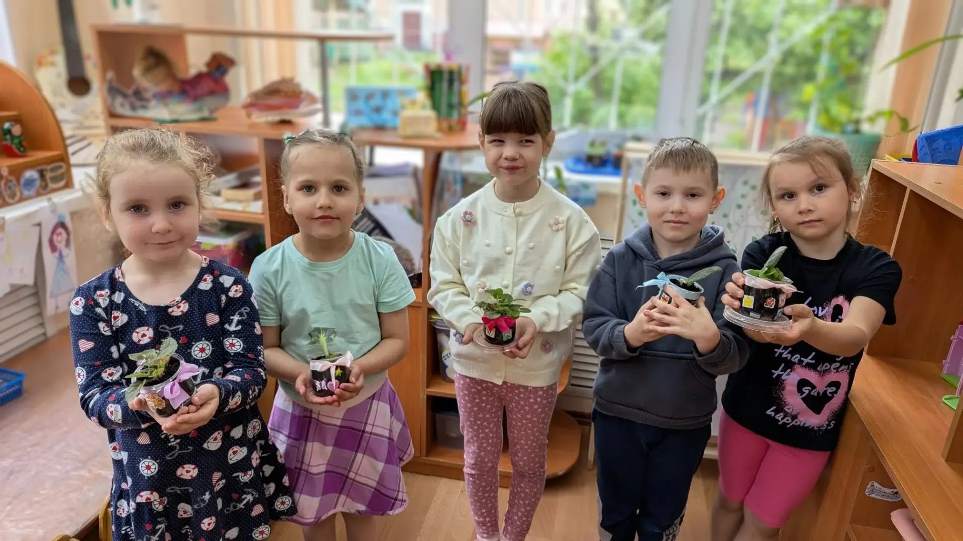 🌿Эксперимент на подоконнике в группе «Солнышко»
Дети из средней группы «Солнышко» с большим энтузиа