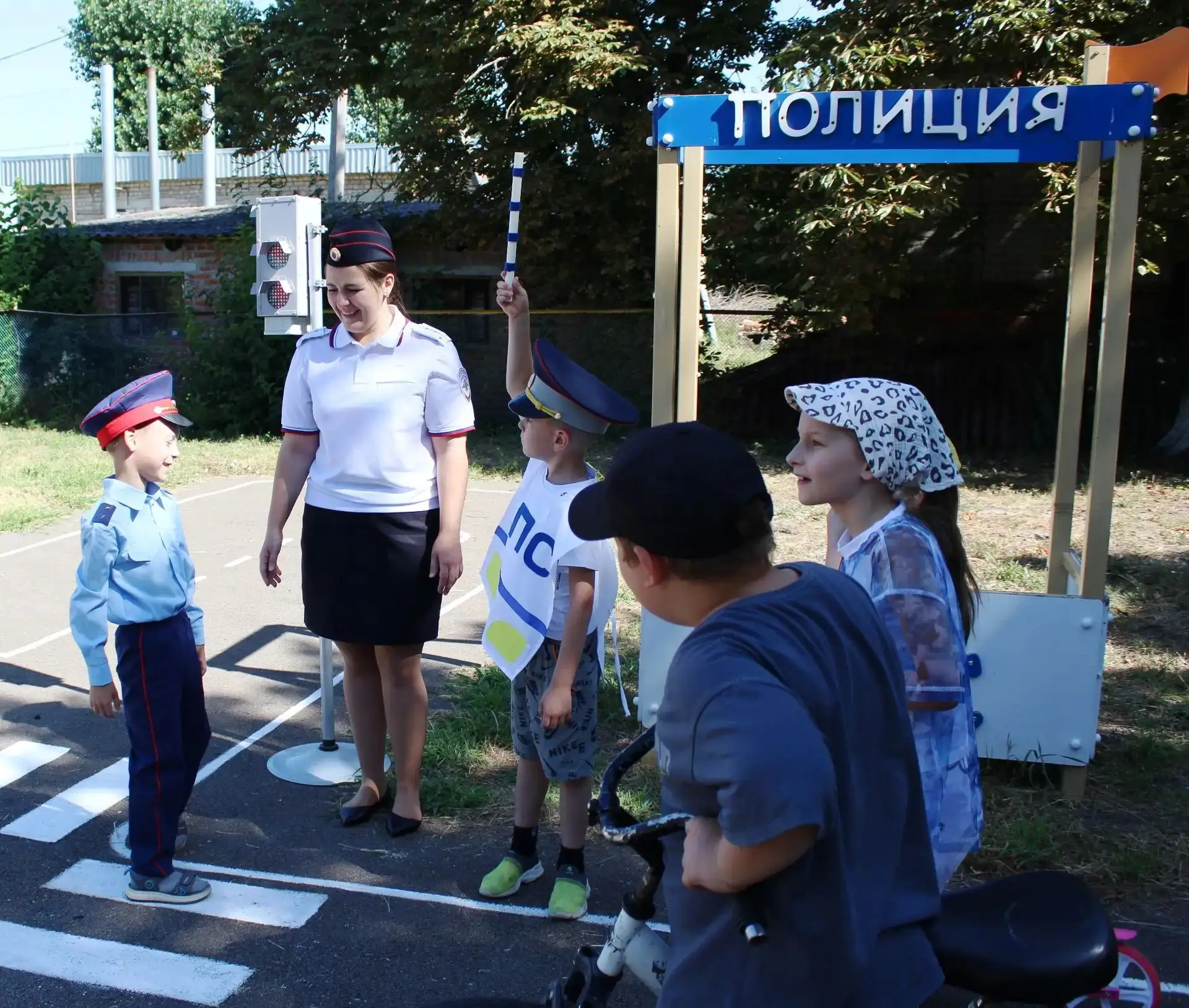 🚦 Сегодня к ребятам из разновозрастных групп 4-6 лет (воспитатель Жаркова Е.В.) и 5-7 лет ( воспита