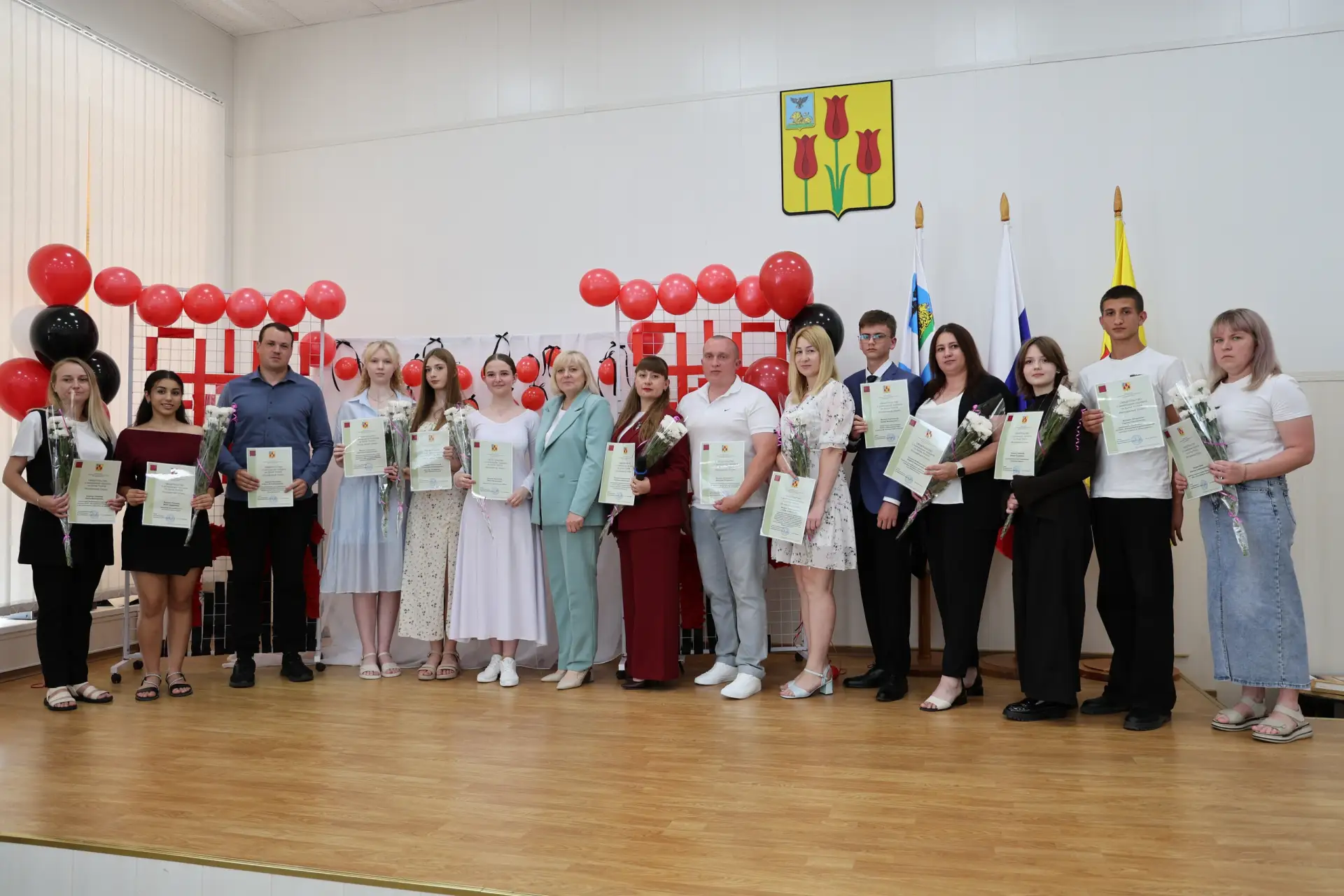 🎉 В честь Дня российской молодёжи обновлена районная Доска почёта «Молодёжный Олимп» — символ призн