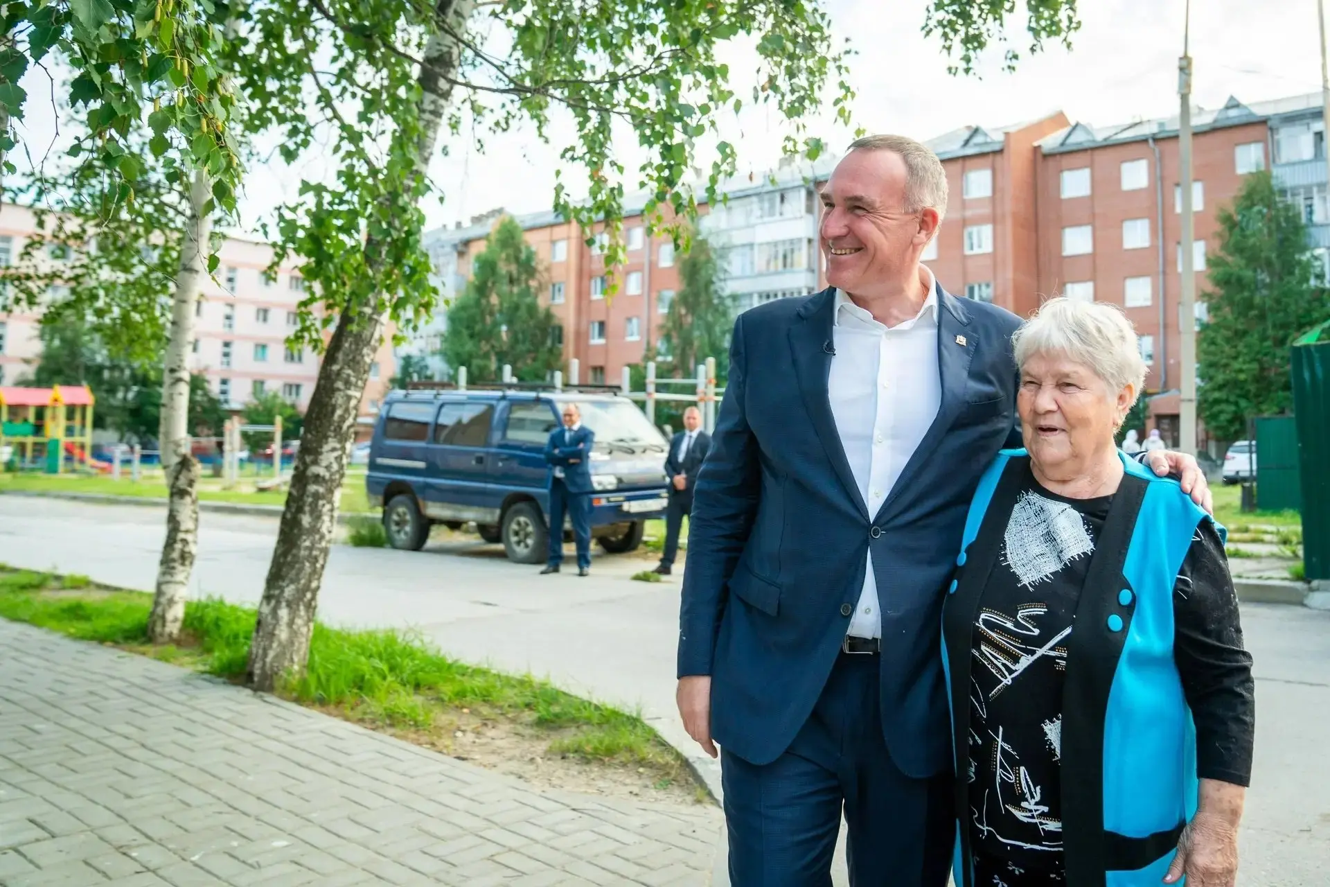 Губернатор Югры поздравила жителей региона с Днем пожилых людей.