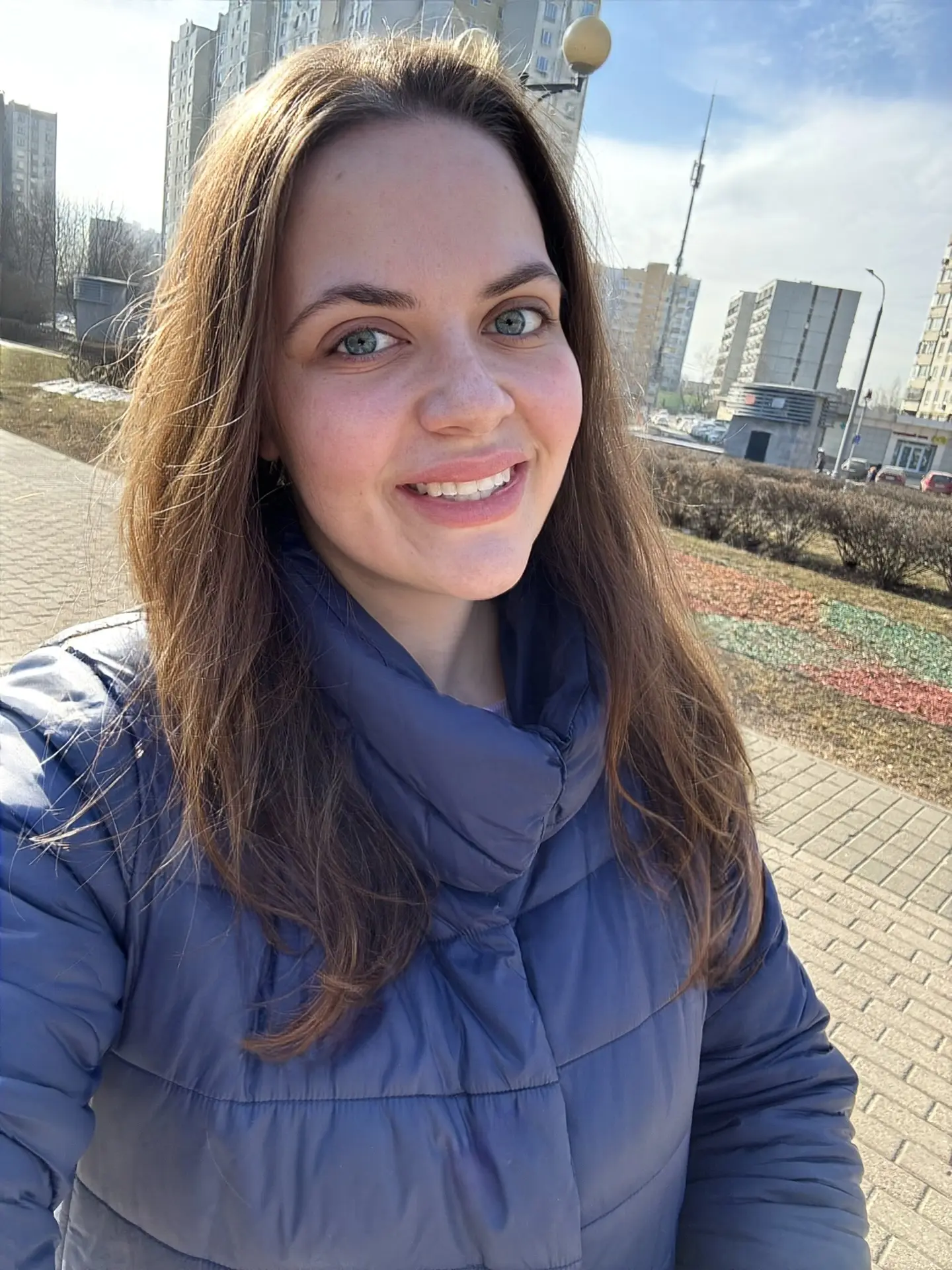 Утро начинается… с забега в детский сад, потому что муж забыл дома пакет с вещами Вари😅  Хорошо, что