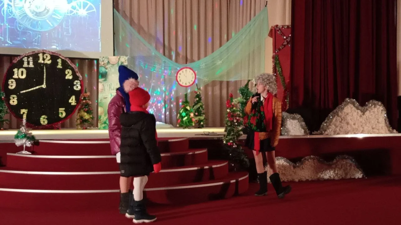 ❄️🎅🎉В нашей школе состоялось по-настоящему волшебное событие — старшеклассники подготовили трогатель