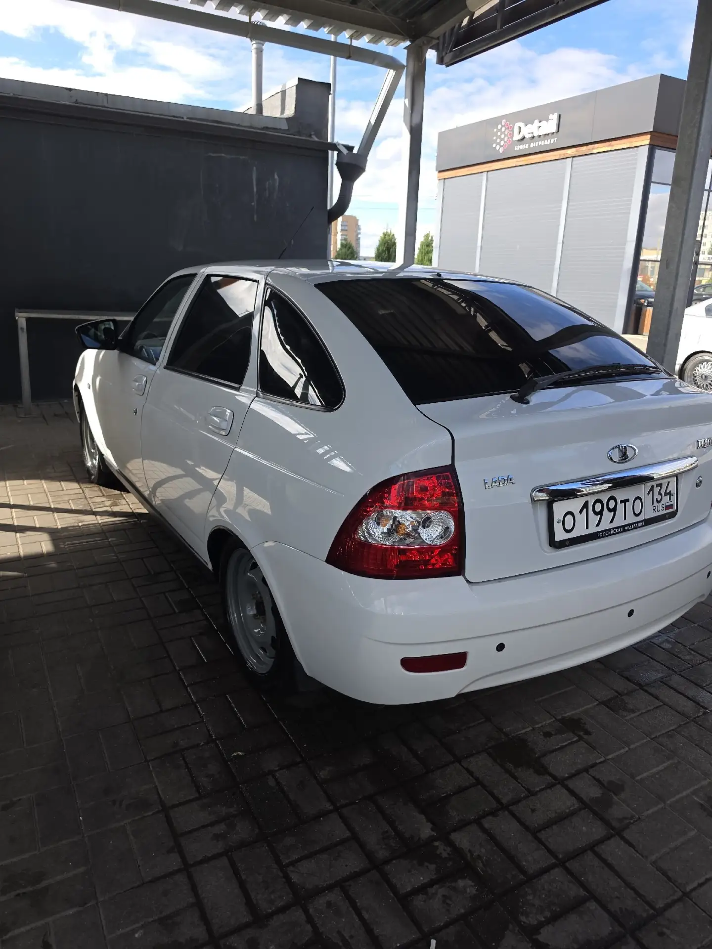 🚗 Lada Priora (2010)
✨ Комплектация и комфорт:
• Полный люкс: датчик света и дождя ☔️💡
• Кондицион