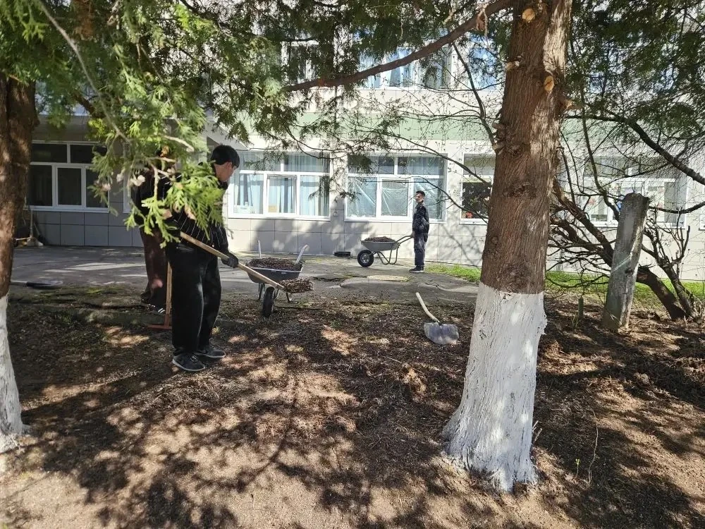 🧹✨ Сегодня, 25 апреля 2026 года, в МОУ СОШ имени Д. И. Зернова прошел по-настоящему весенний и проду